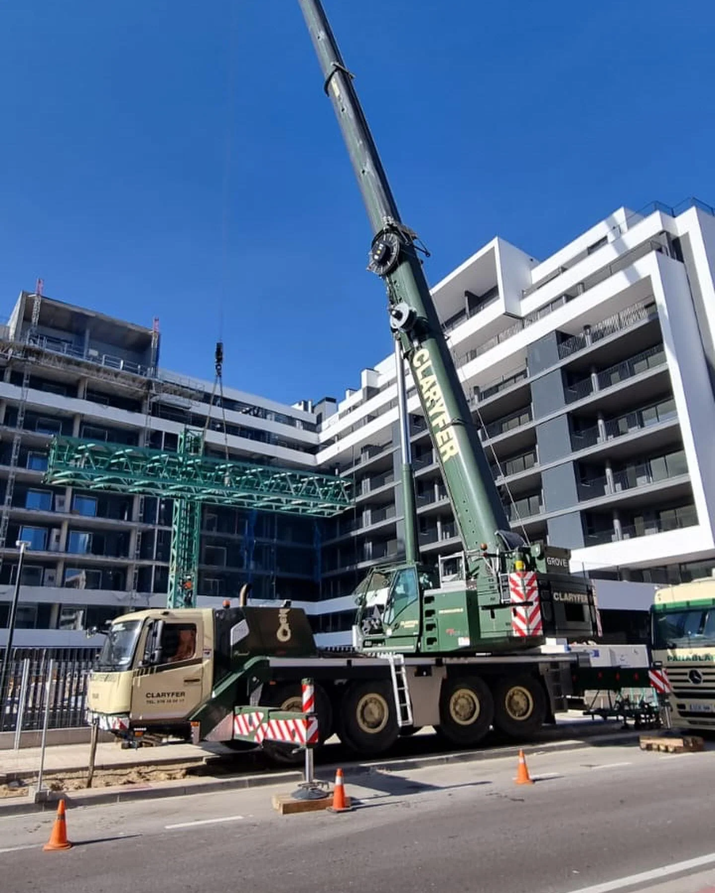 AUTO GRÚA GROVE GMK 4100 L1 – 100 TONELADAS