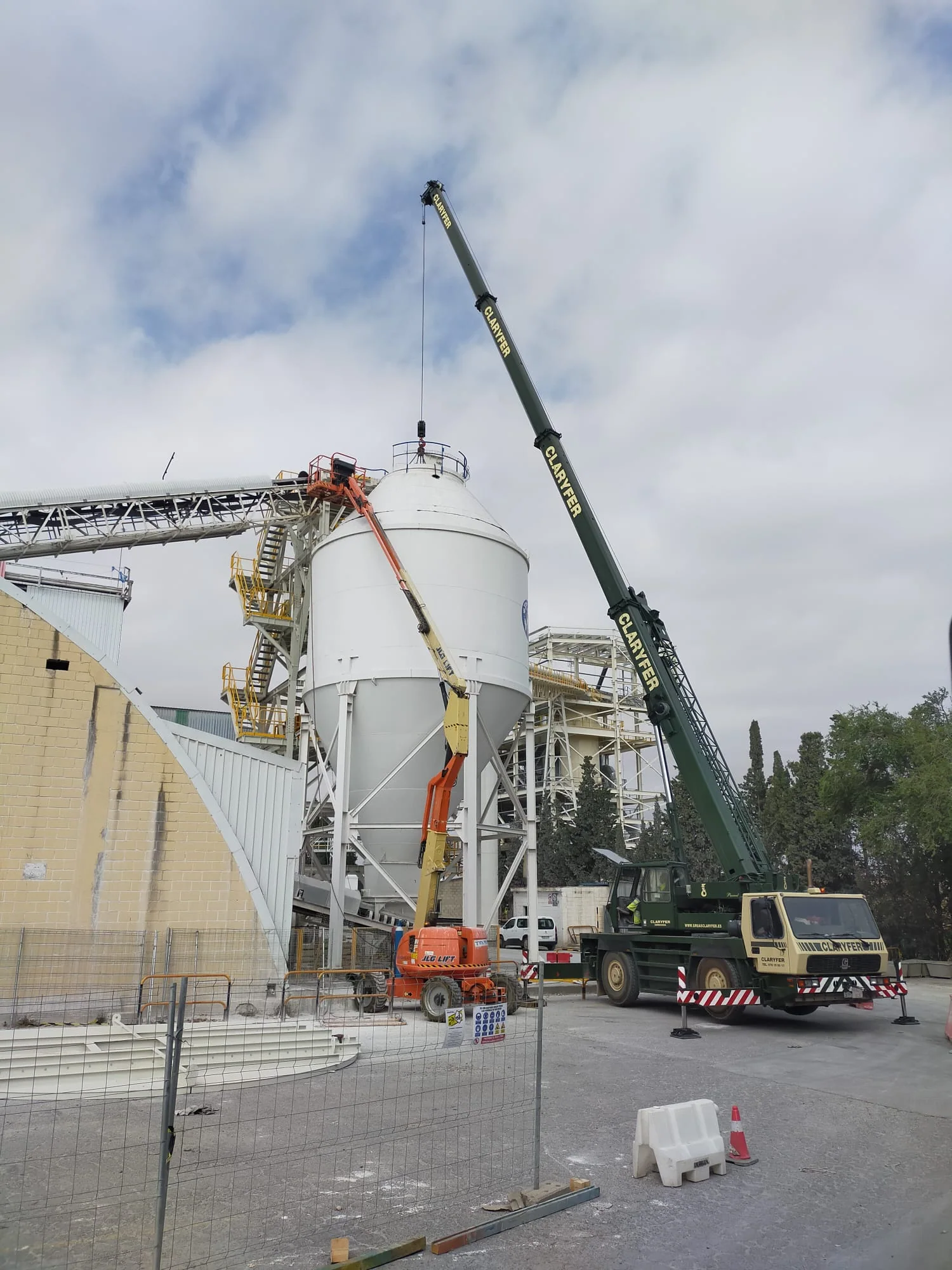 AUTO GRÚA GROVE GMK 2035 – 40 TONELADAS