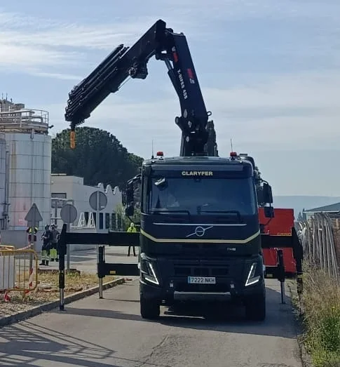 TRACTORA CON GRÚA DAF 4×2 CON GRÚA HIAB 408 - imagen adicional