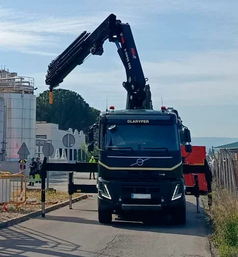 TRACTORA CON GRÚA DAF 4×2 CON GRÚA HIAB 408