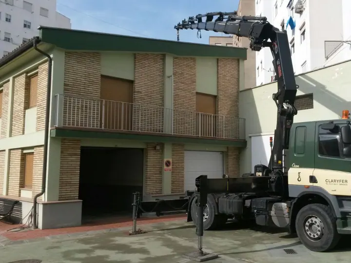 TRACTORA CON GRÚA DAF 4×2 CON GRÚA HIAB 477